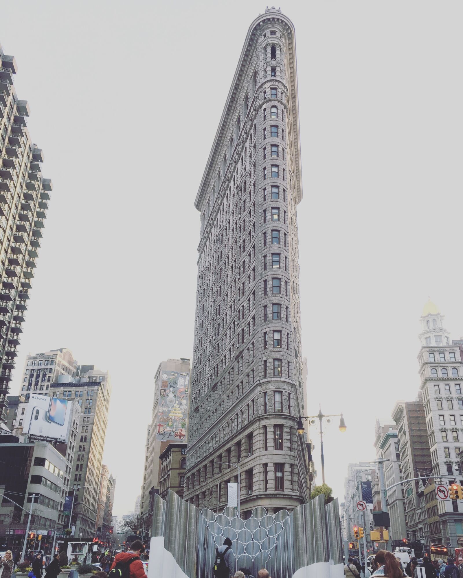 iPhone SE back camera 4.15mm f/2.2 sample photo. Ny, nys new york photography