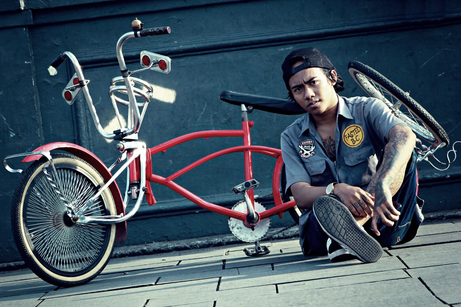 Canon EOS 550D (EOS Rebel T2i / EOS Kiss X4) sample photo. Boy, street, hat photography