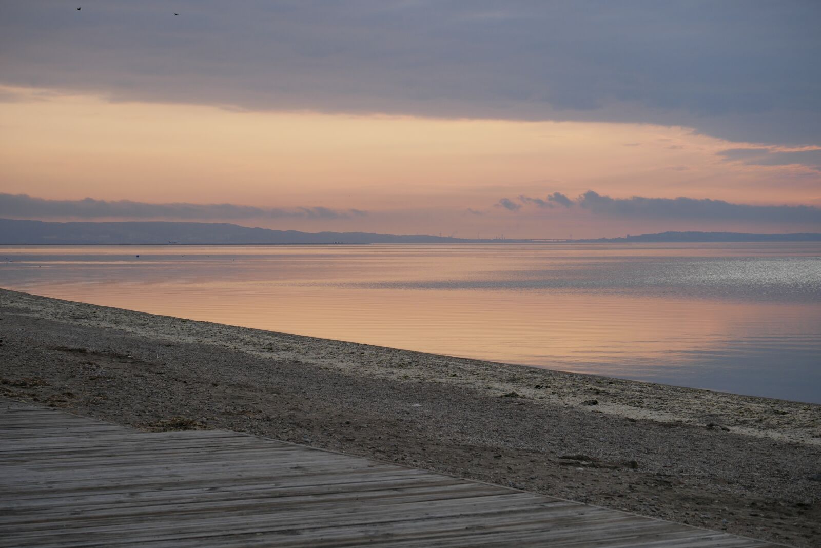 Panasonic Lumix DMC-GX85 (Lumix DMC-GX80 / Lumix DMC-GX7 Mark II) sample photo. Beach, pond, morning photography