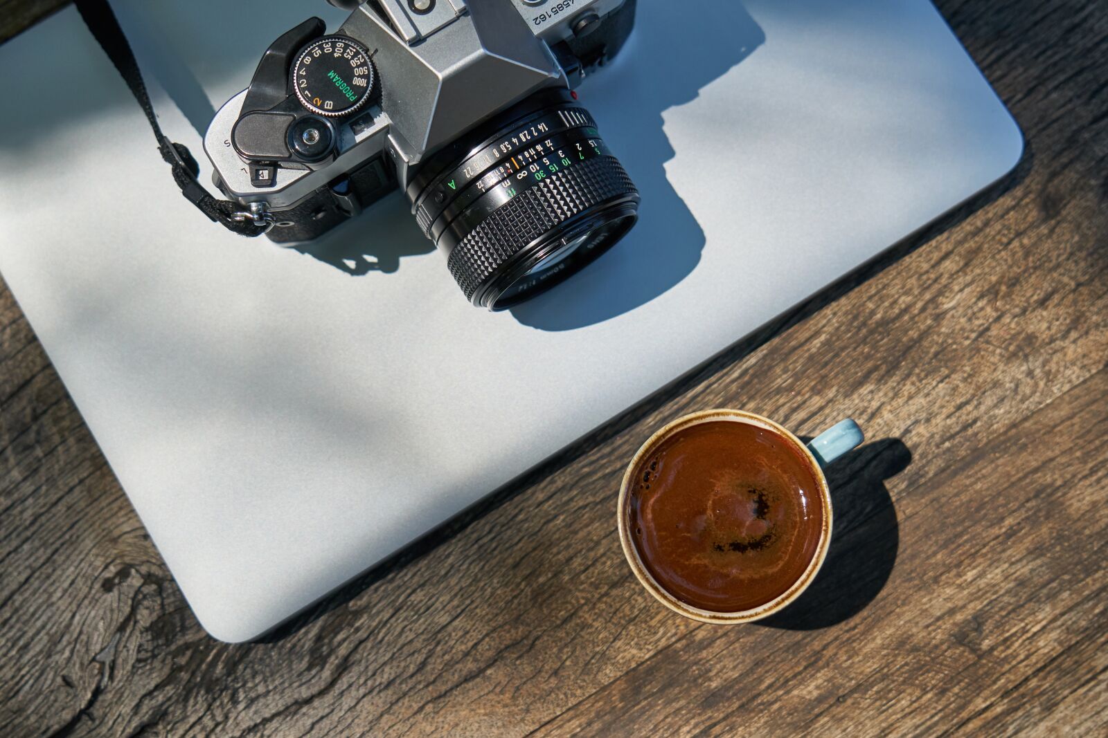 Sony a7R II sample photo. Coffee, laptop, the work photography