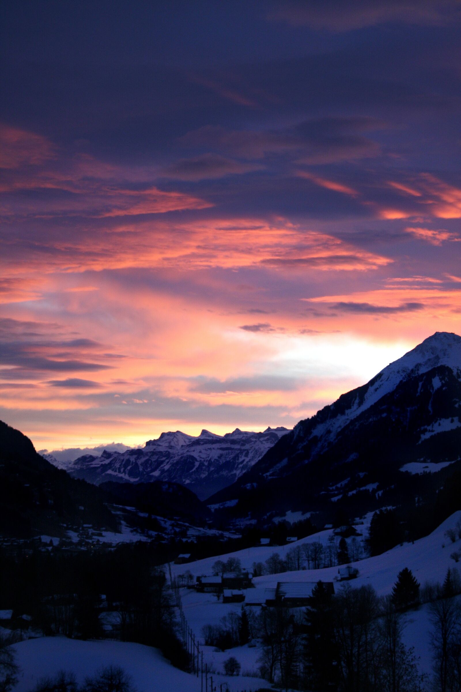 Canon EOS 350D (EOS Digital Rebel XT / EOS Kiss Digital N) sample photo. Sunset, mountains, afterglow photography