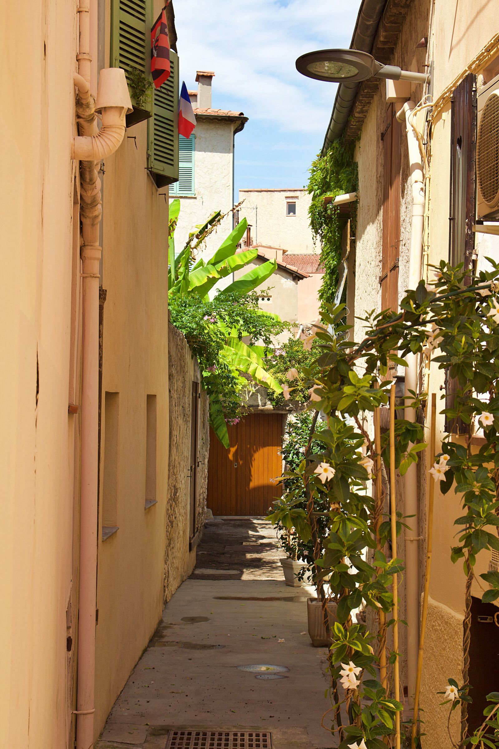 Canon EOS 600D (Rebel EOS T3i / EOS Kiss X5) sample photo. France, antibes, summer photography