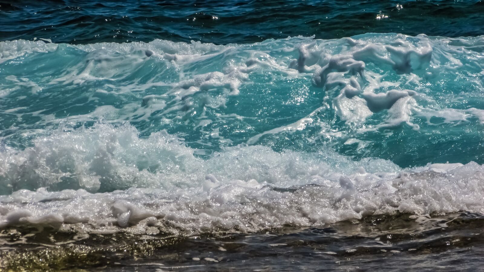 Canon PowerShot SX400 IS sample photo. Wave, bubbles, foam photography