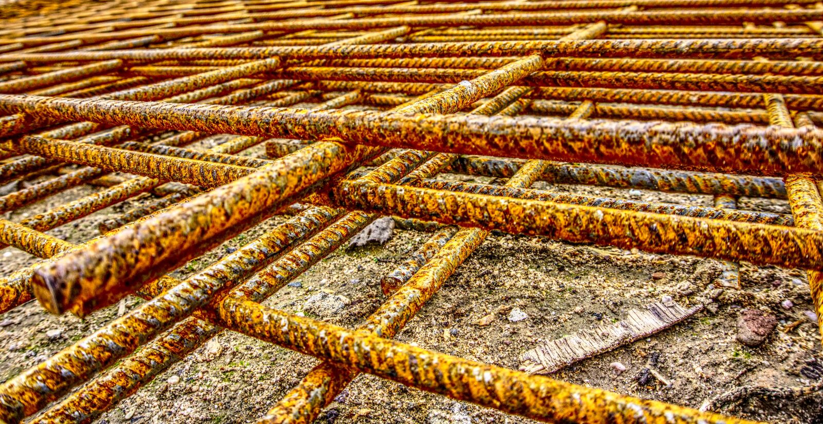 Sony E 16-50mm F3.5-5.6 PZ OSS sample photo. Iron railings, grid, mat photography