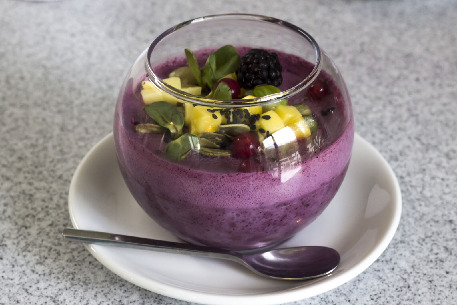 Canon EOS 600D (Rebel EOS T3i / EOS Kiss X5) + Canon EF 50mm F1.8 II sample photo. Breakfast, smoothie, food photography