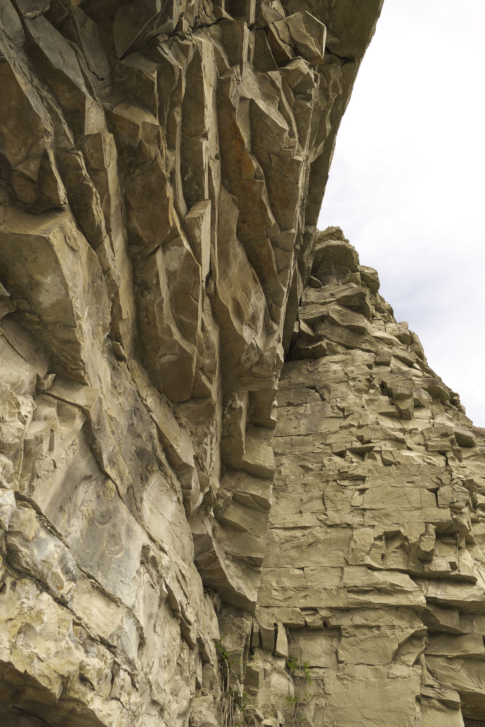 Panasonic Lumix DMC-FZ1000 sample photo. Quarry, rock, stone photography
