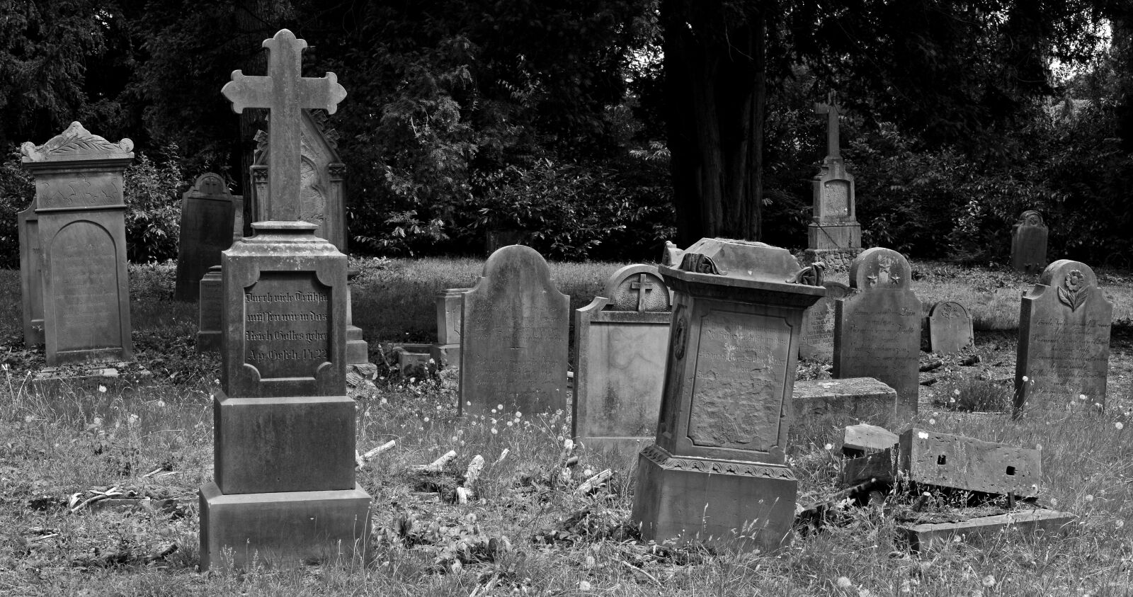Nikon D5200 sample photo. Cemetery, old grave stones photography