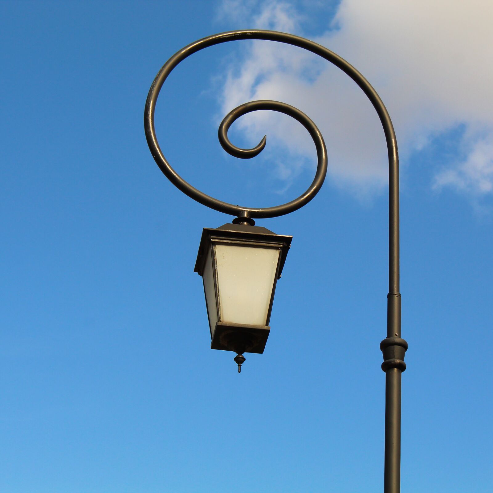 Canon EOS 4000D (EOS Rebel T100 / EOS 3000D) sample photo. Replacement lamp, lighting, lamp photography