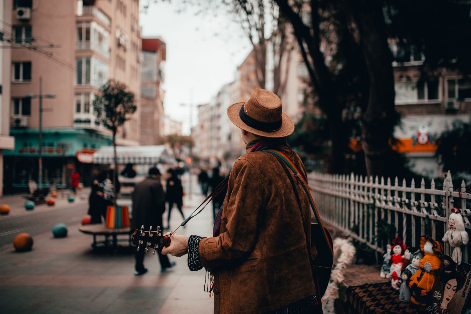 Sigma 35mm F1.4 DG HSM Art sample photo. Street, guitar, musician photography