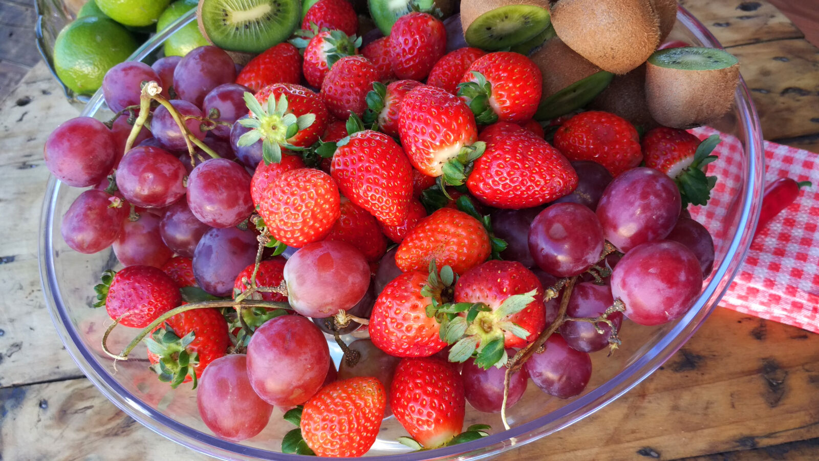 Xiaomi Mi-4c sample photo. Fruit, fruits, kiwi, strawberry photography
