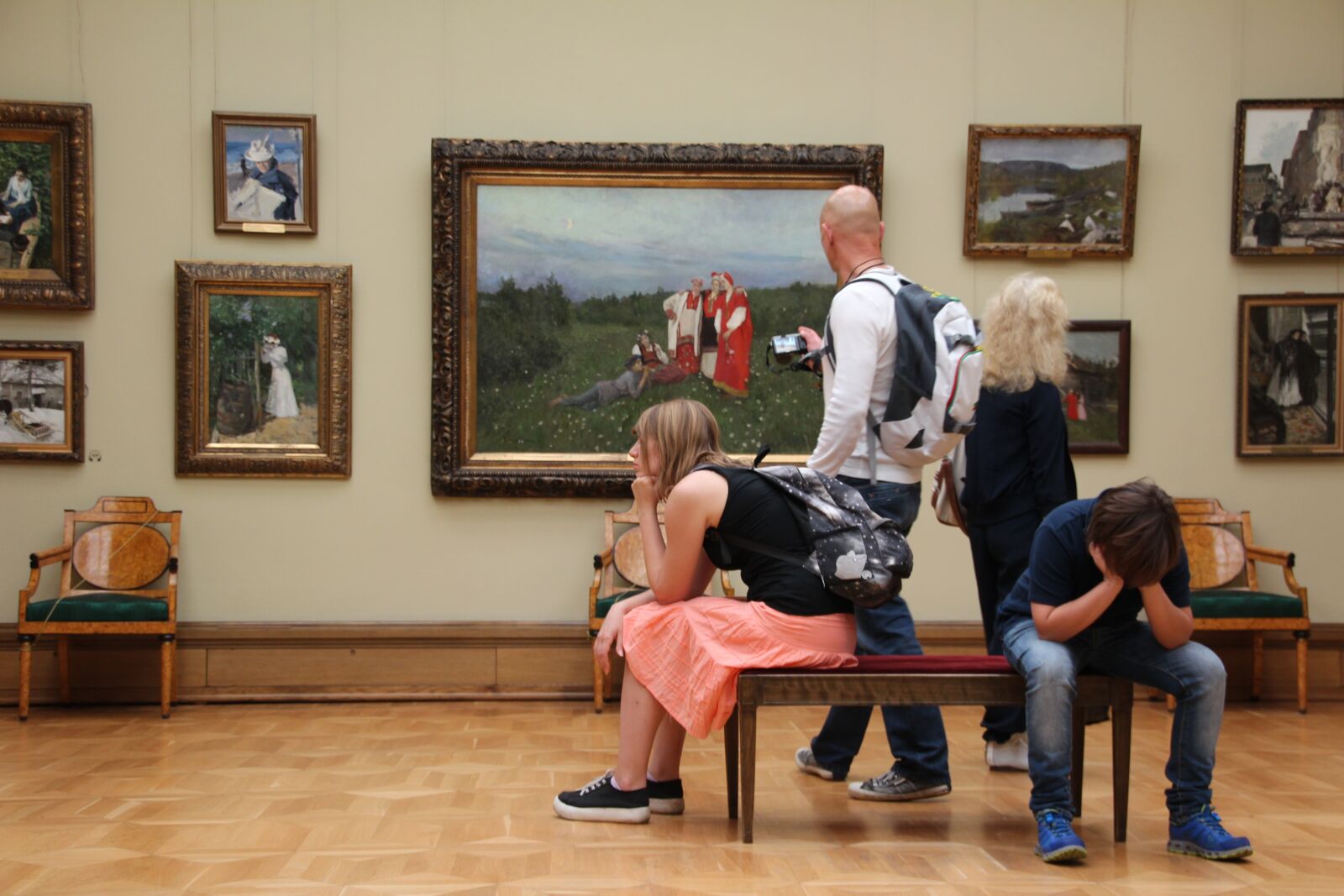 Canon EOS 600D (Rebel EOS T3i / EOS Kiss X5) sample photo. Museum, boredom, see photography