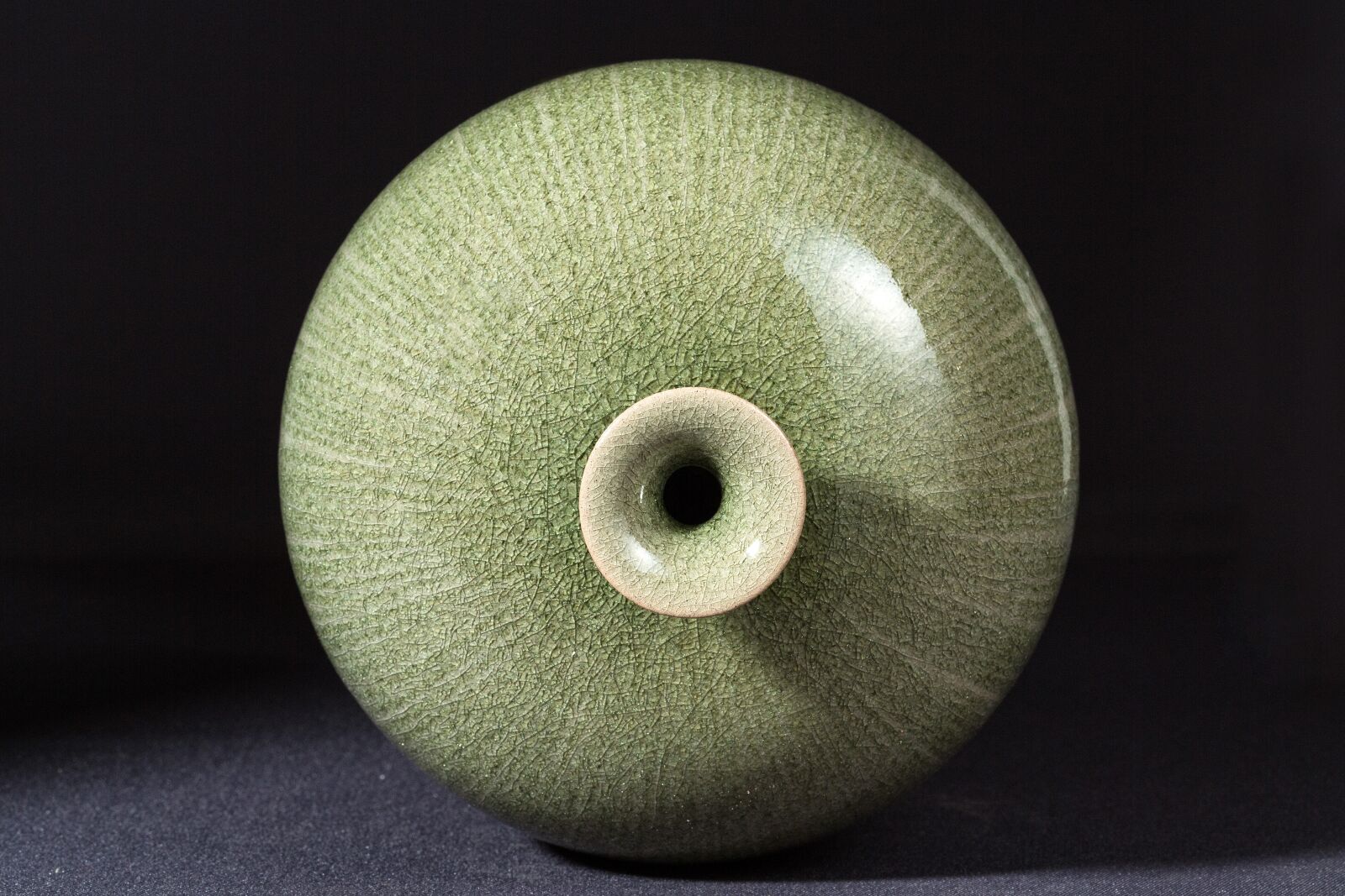 Canon EF 100mm F2.8L Macro IS USM sample photo. Creation, emerald, porcelain photography