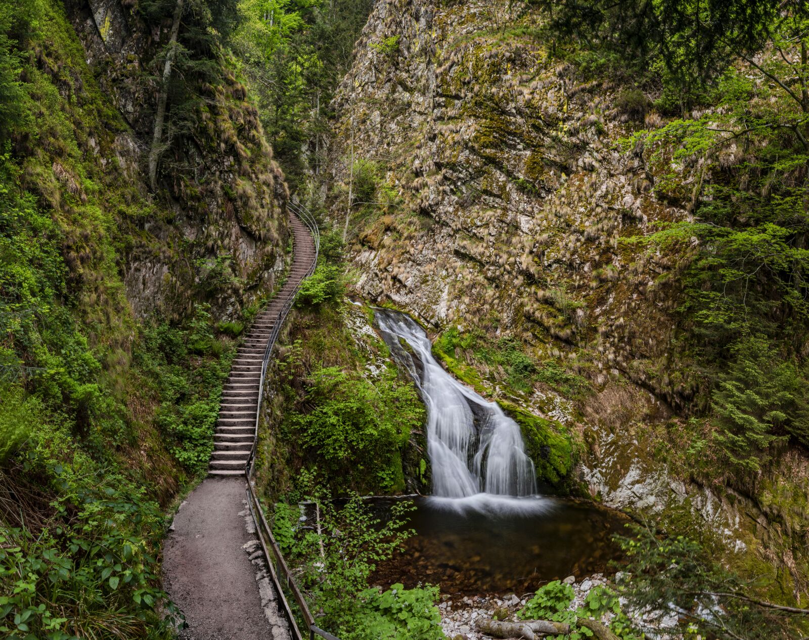 Canon EOS 5D Mark IV + Canon EF 16-35mm F4L IS USM sample photo. Allerheiligen waterfall, waterfall, black photography