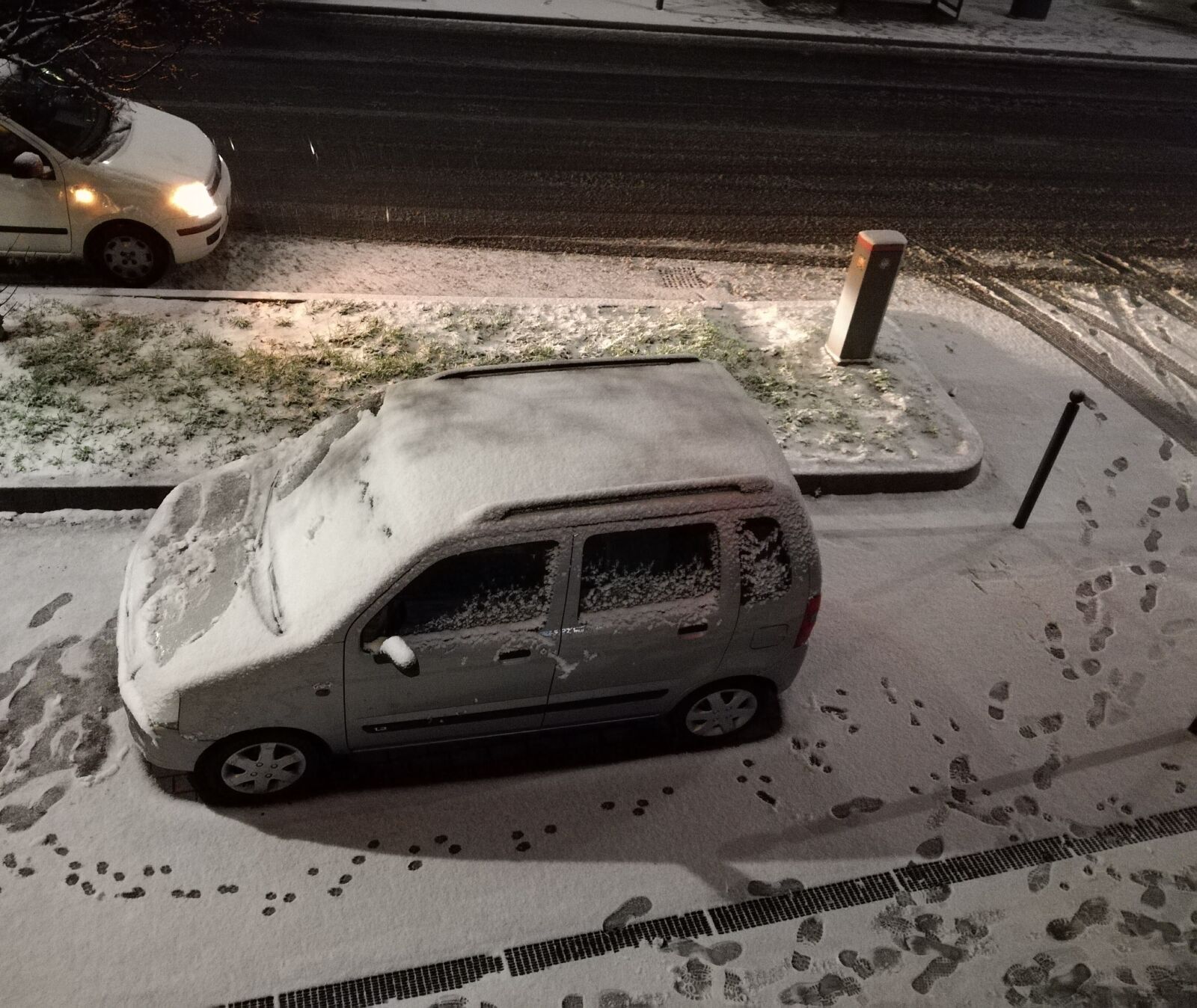 HUAWEI P9 LITE sample photo. Winter, car, auto photography