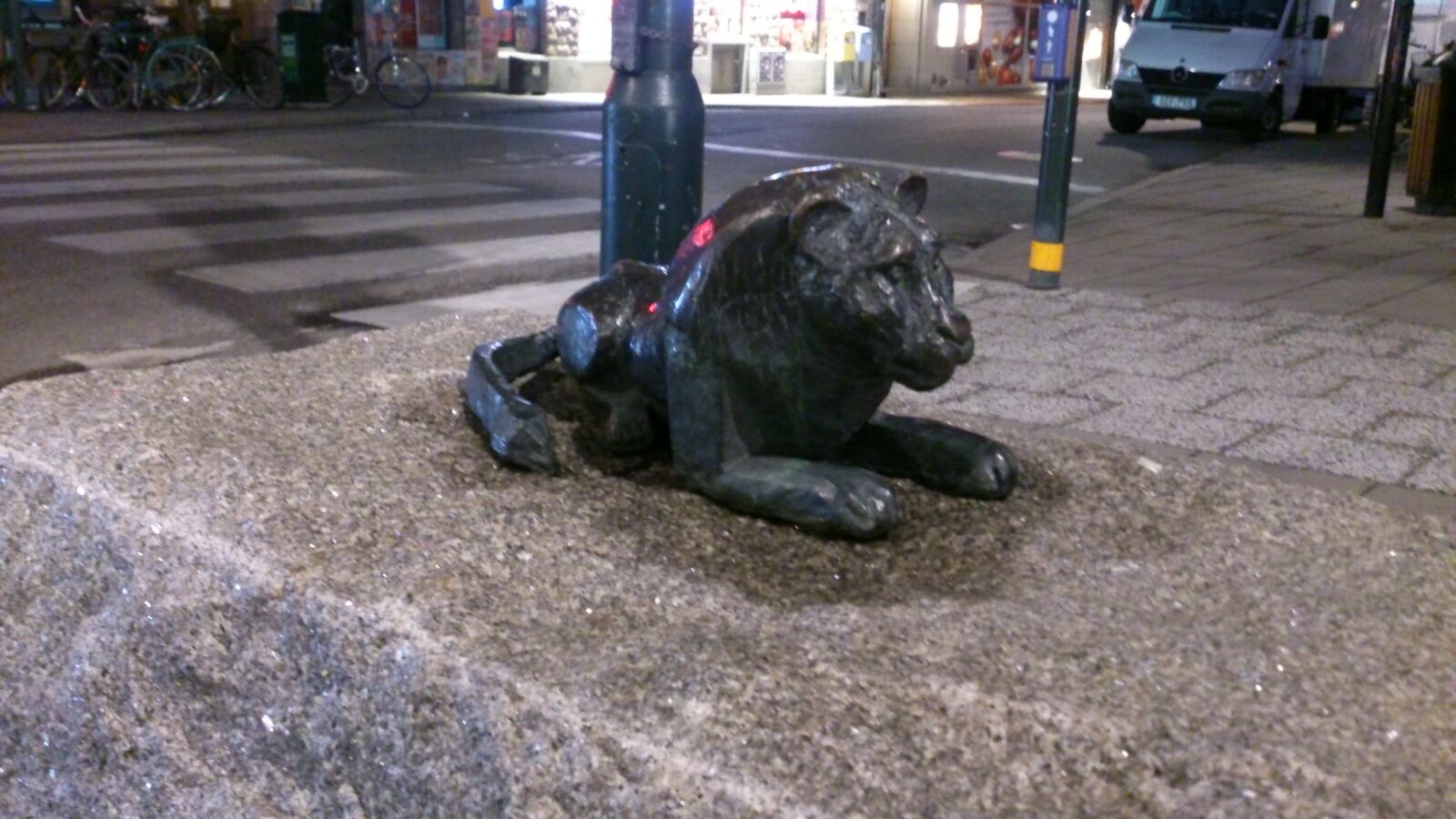 Sony Xperia V sample photo. Lion, statue, street photography