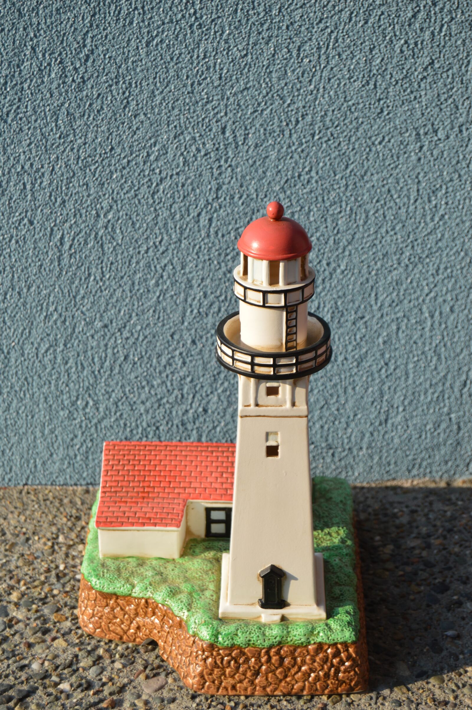 Nikon D3200 sample photo. Red, rimmed, simple photography