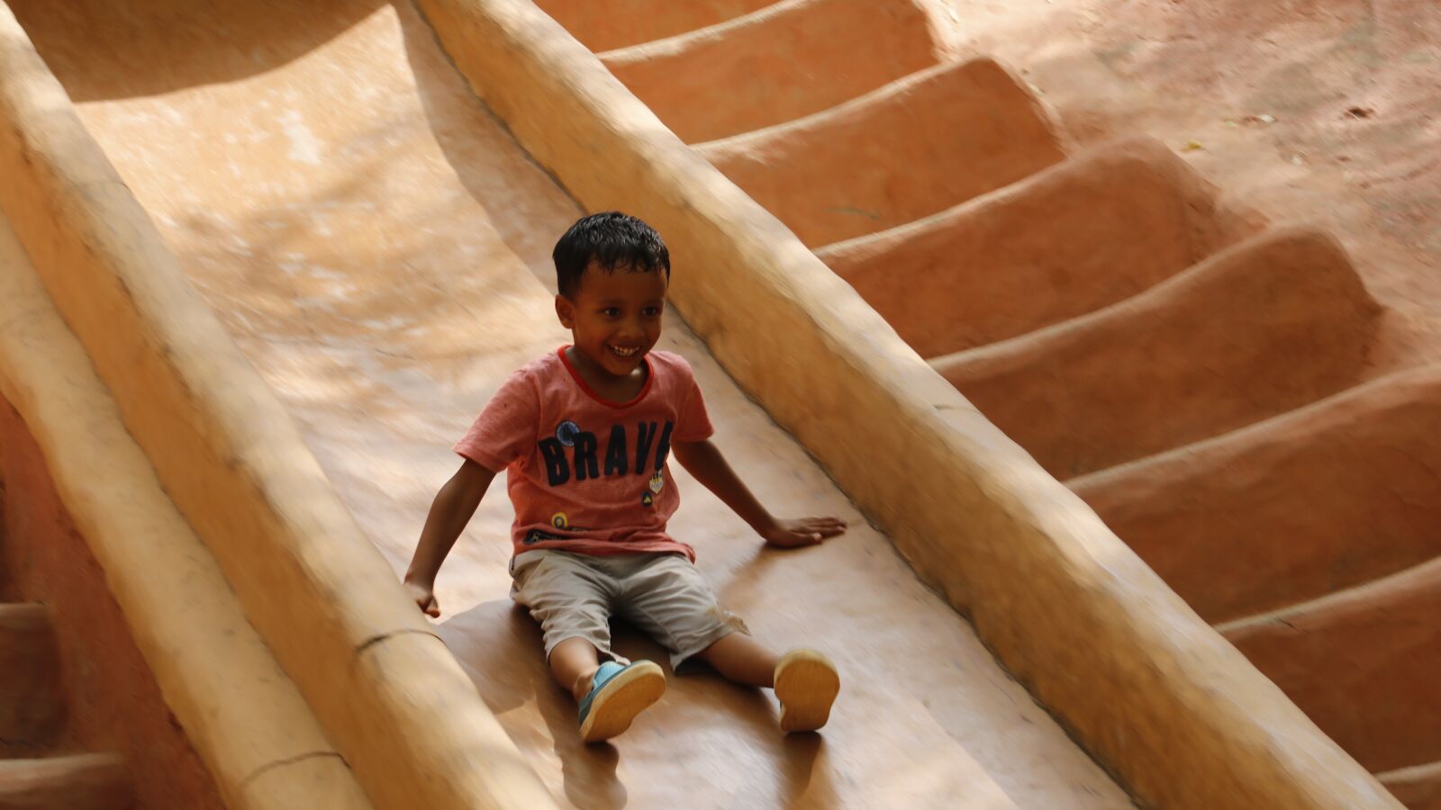 Canon EOS 750D (EOS Rebel T6i / EOS Kiss X8i) sample photo. Kid, slide, playground photography