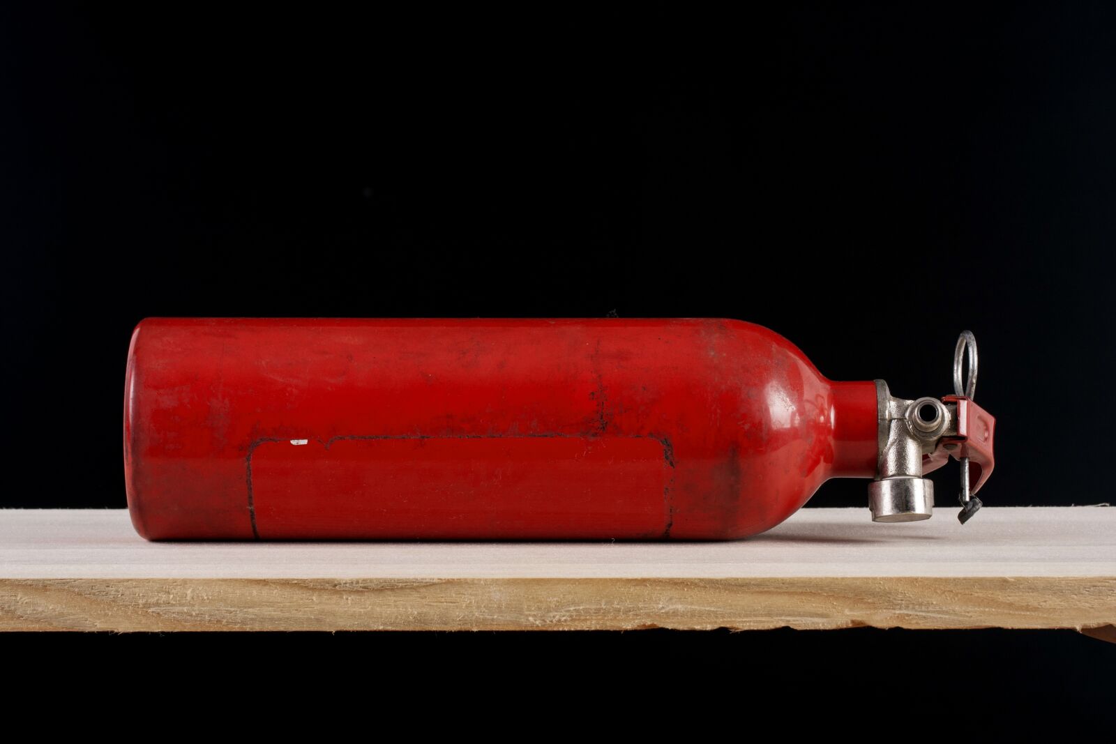 Canon EF-S 60mm F2.8 Macro USM sample photo. Fire tube, fire extinguisher photography