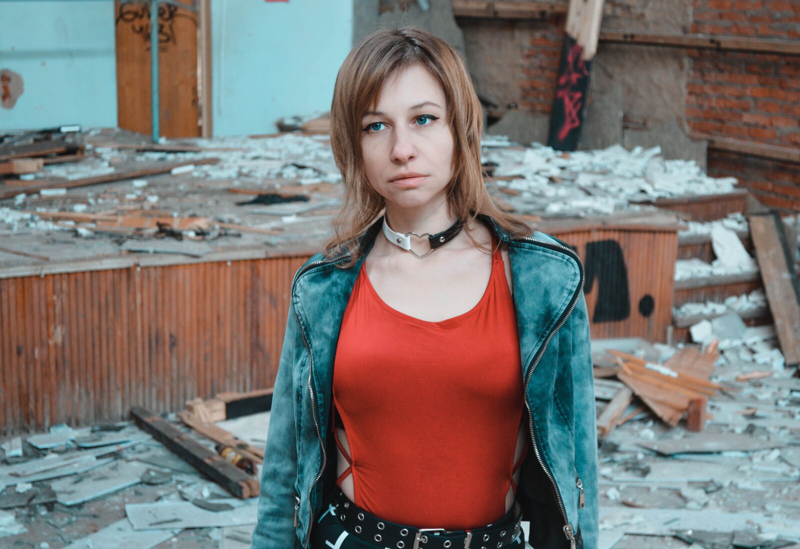 Nikon D3200 sample photo. Girl, devastation, dump photography