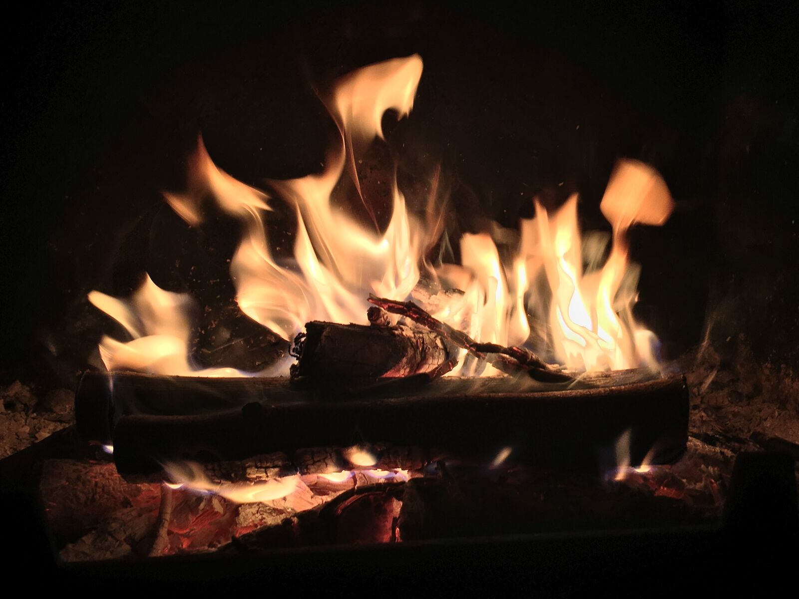 Apple iPhone 6s Plus sample photo. Fire, winter, hot photography