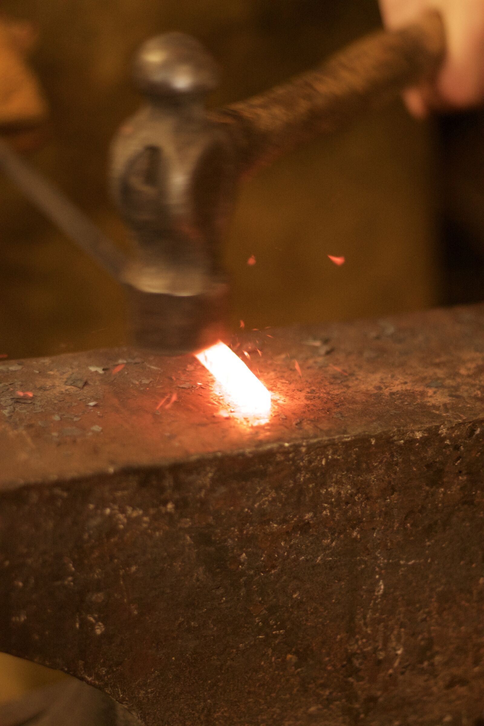 Canon EOS 500D (EOS Rebel T1i / EOS Kiss X3) sample photo. Iron, steel, hammer photography