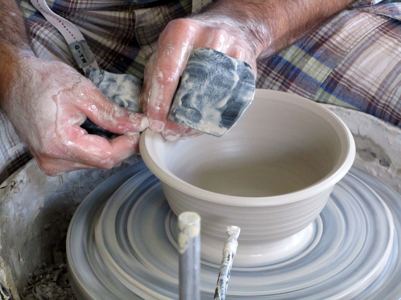 Canon PowerShot SX210 IS sample photo. Potter's wheel, crock, pottery photography