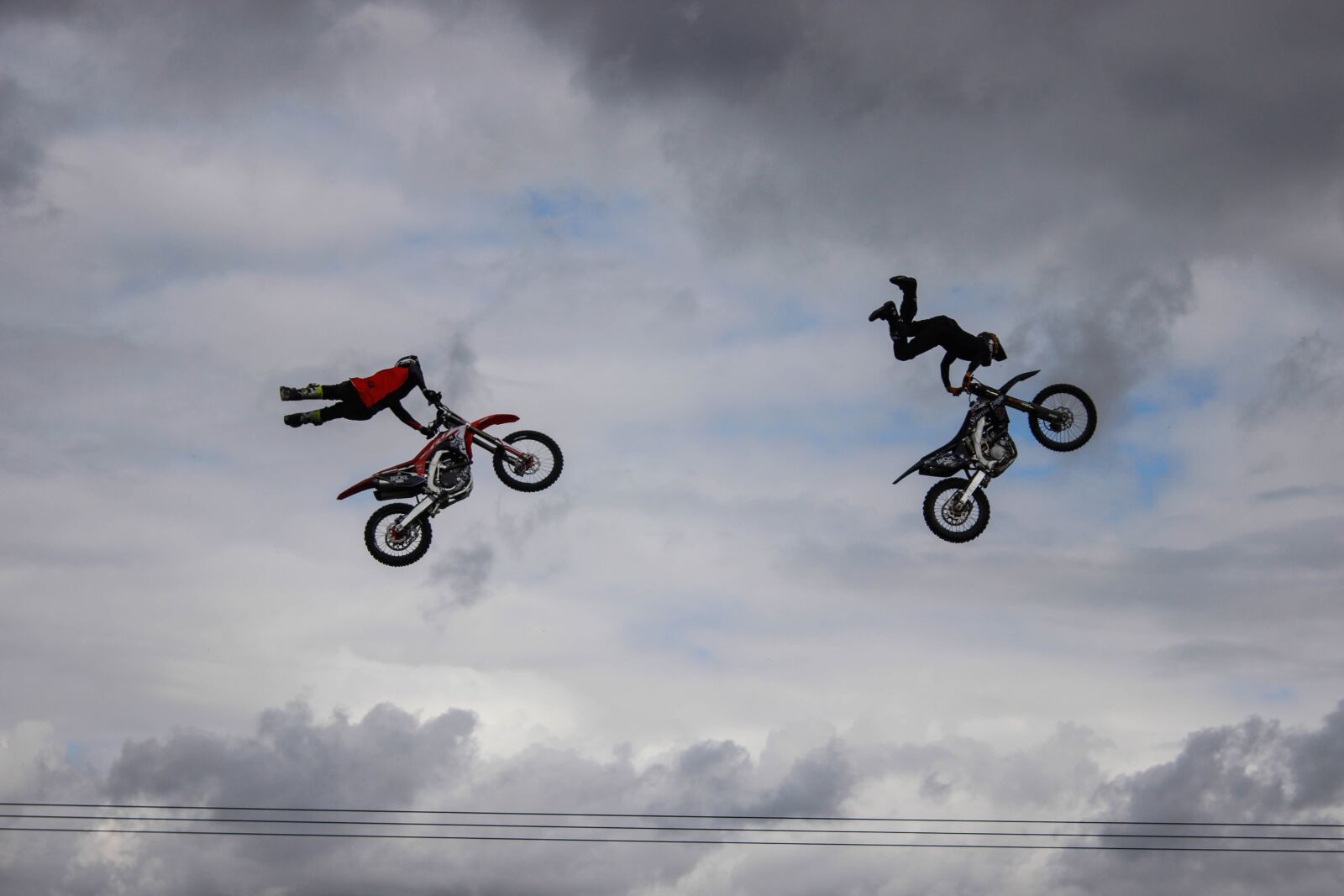 Canon EOS 600D (Rebel EOS T3i / EOS Kiss X5) sample photo. Cool, bikes, stunts photography