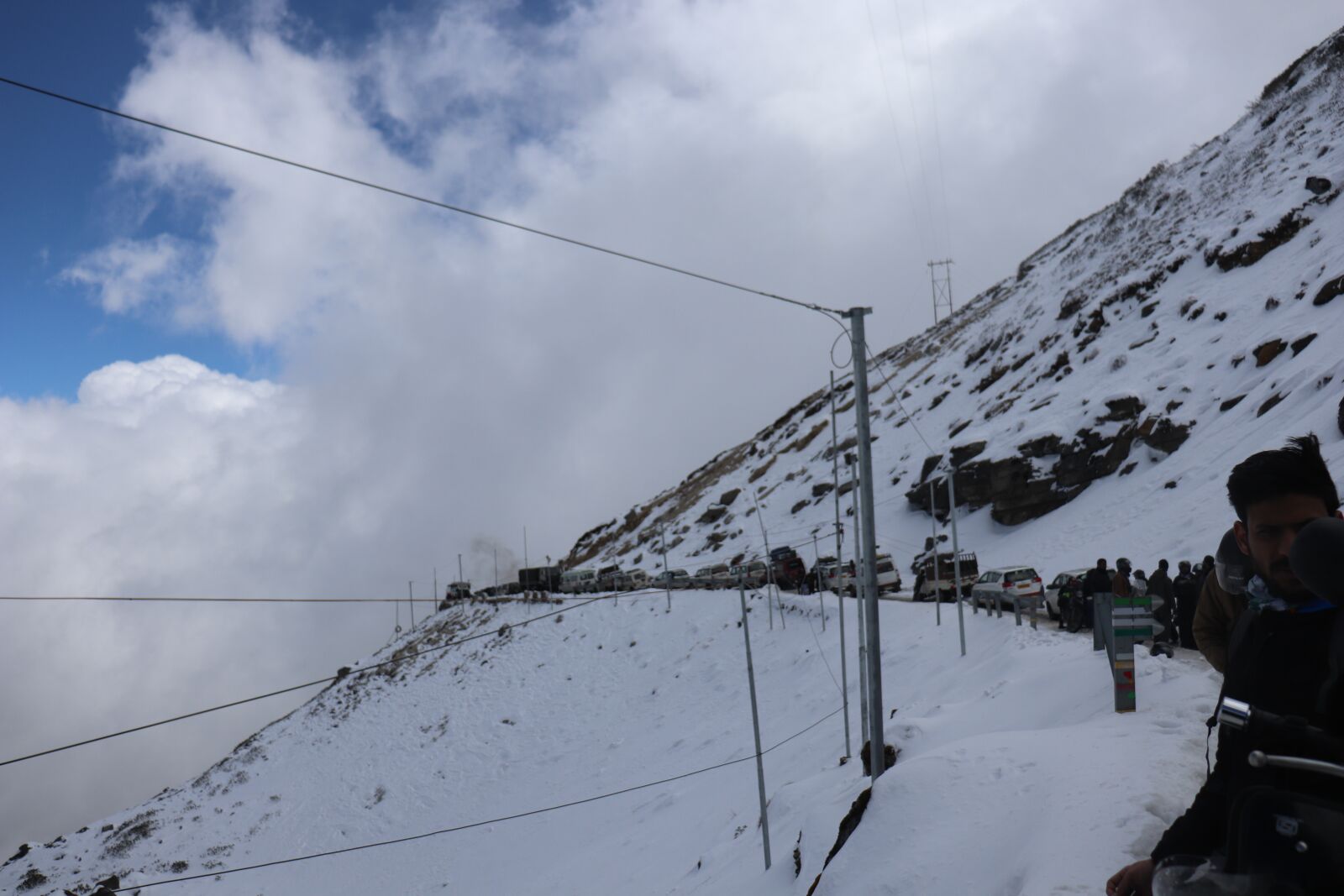 Canon EOS 200D (EOS Rebel SL2 / EOS Kiss X9) sample photo. Road, snow, mountain photography