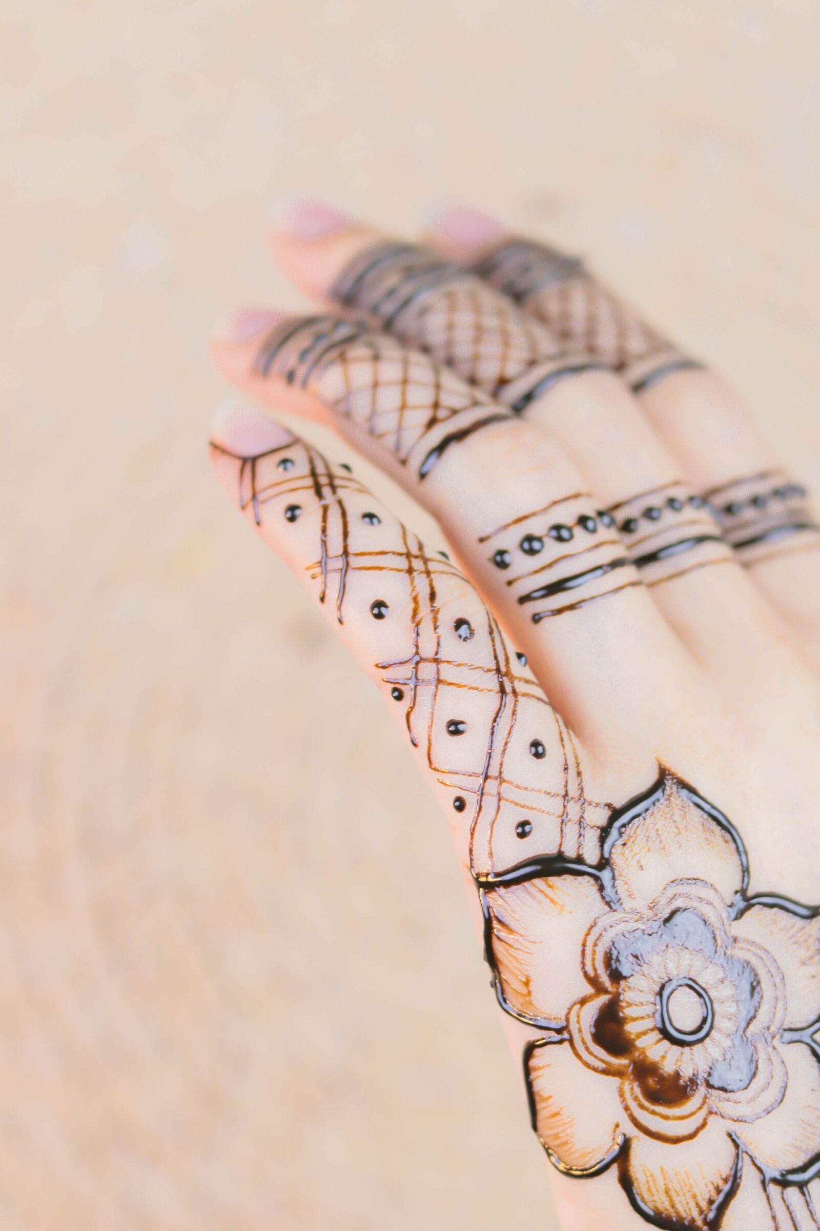 Canon EOS 80D + Canon EF 50mm F1.8 STM sample photo. Henna, hands, mehendi photography