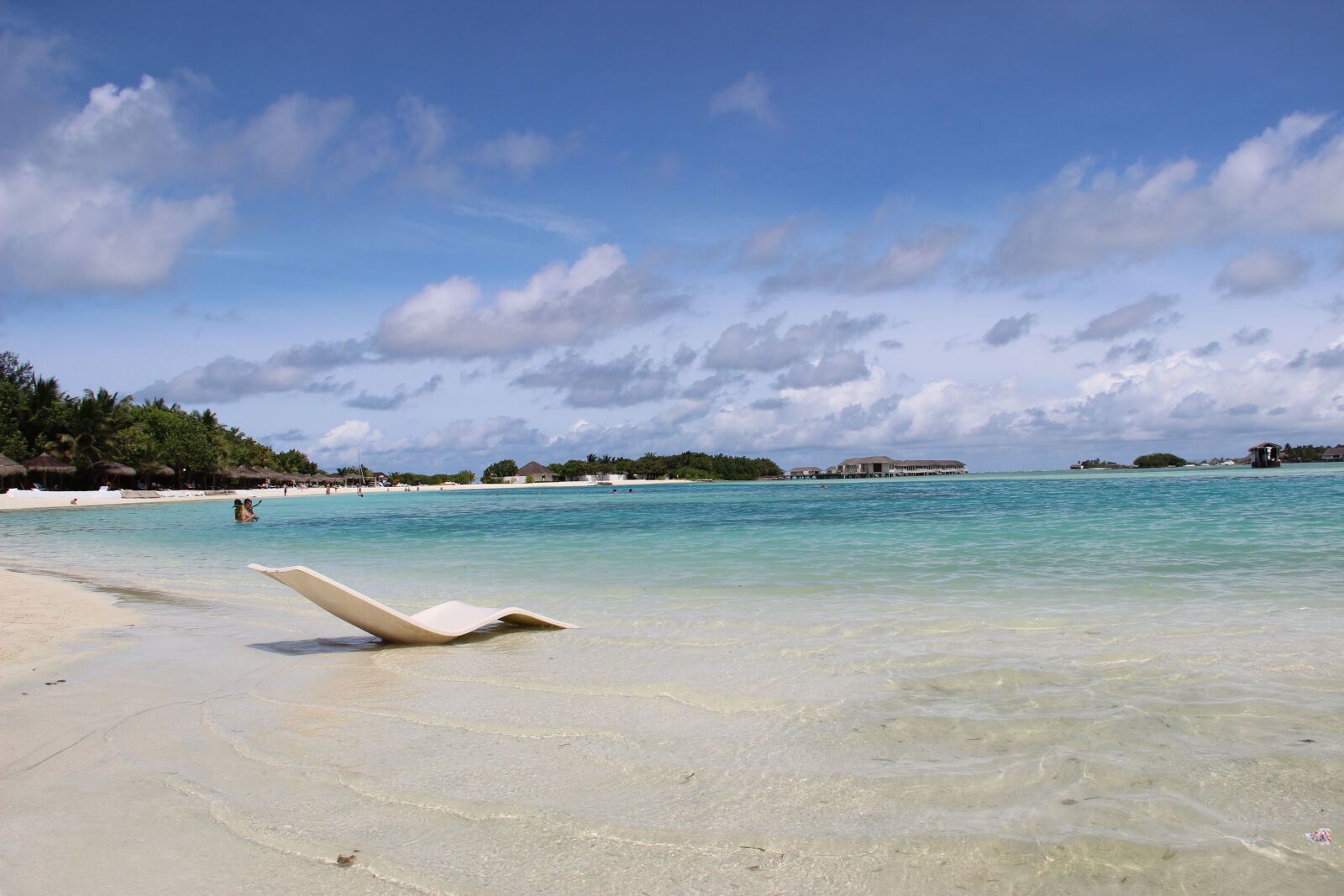 Canon EOS 600D (Rebel EOS T3i / EOS Kiss X5) sample photo. Beach, beach, chair photography