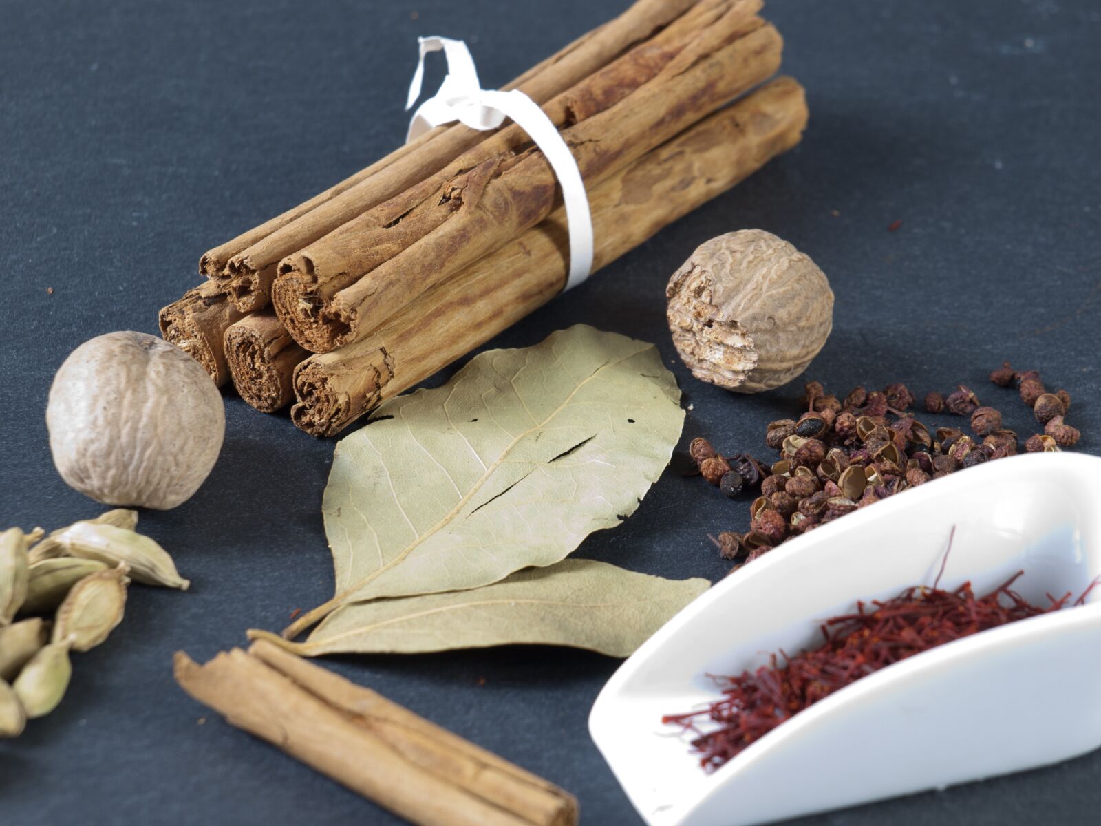 Olympus E-420 (EVOLT E-420) sample photo. Spices, oriental, fragrance photography