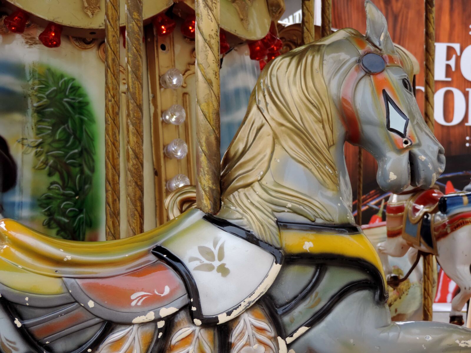 Nikon Coolpix P520 sample photo. Toy, carousel, mechanism, ride photography