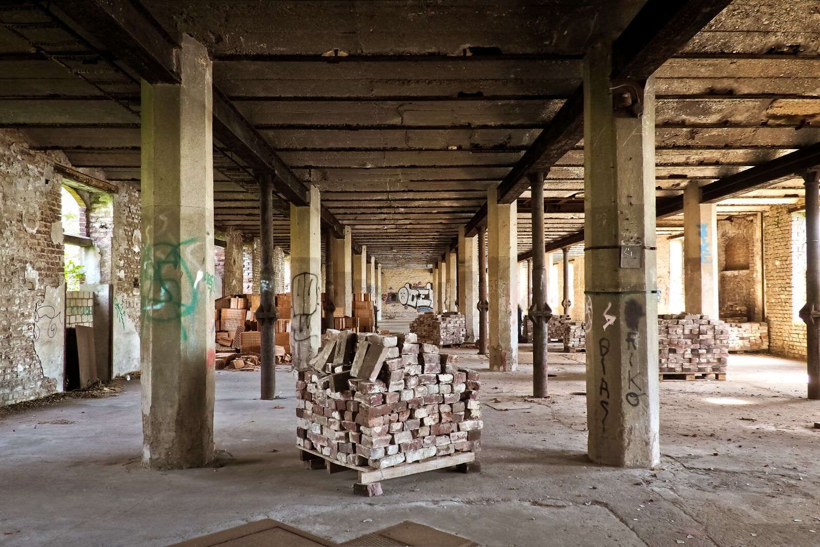 Olympus OM-D E-M10 sample photo. Lost places, rooms, abandoned photography