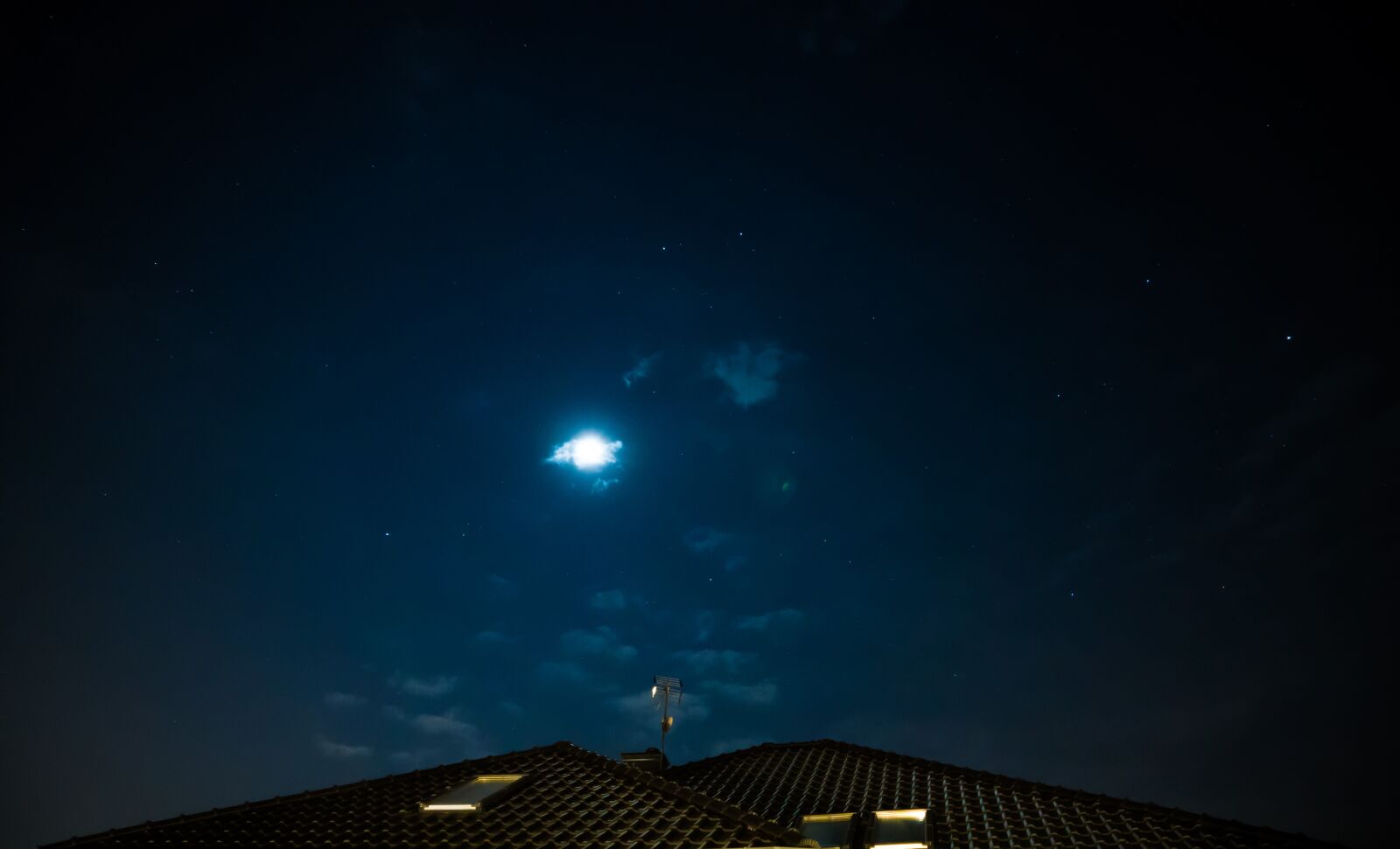 Sony DT 16-50mm F2.8 SSM sample photo. Moon, nature, night, roof photography
