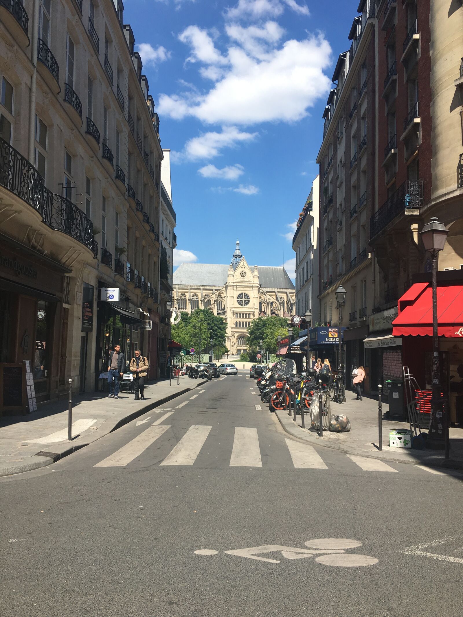Apple iPhone 6s sample photo. Paris, road, casual photography