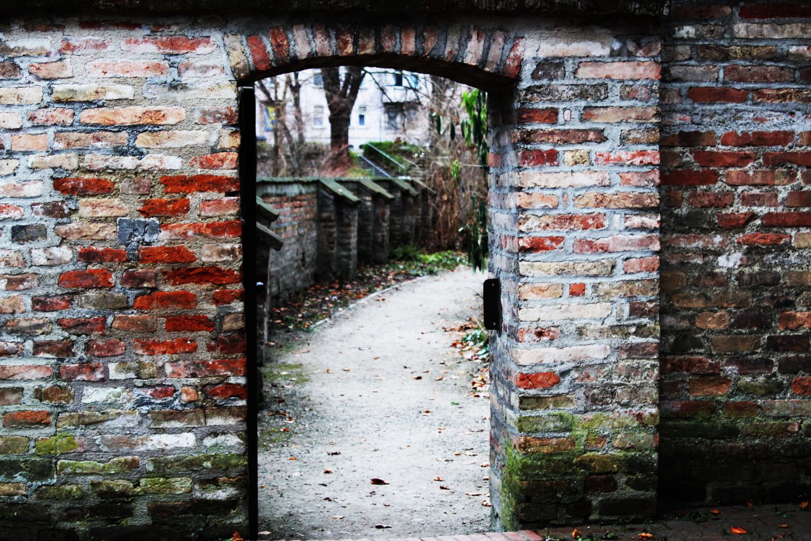Canon EOS 1300D (EOS Rebel T6 / EOS Kiss X80) sample photo. Augsburg, city wall, historically photography