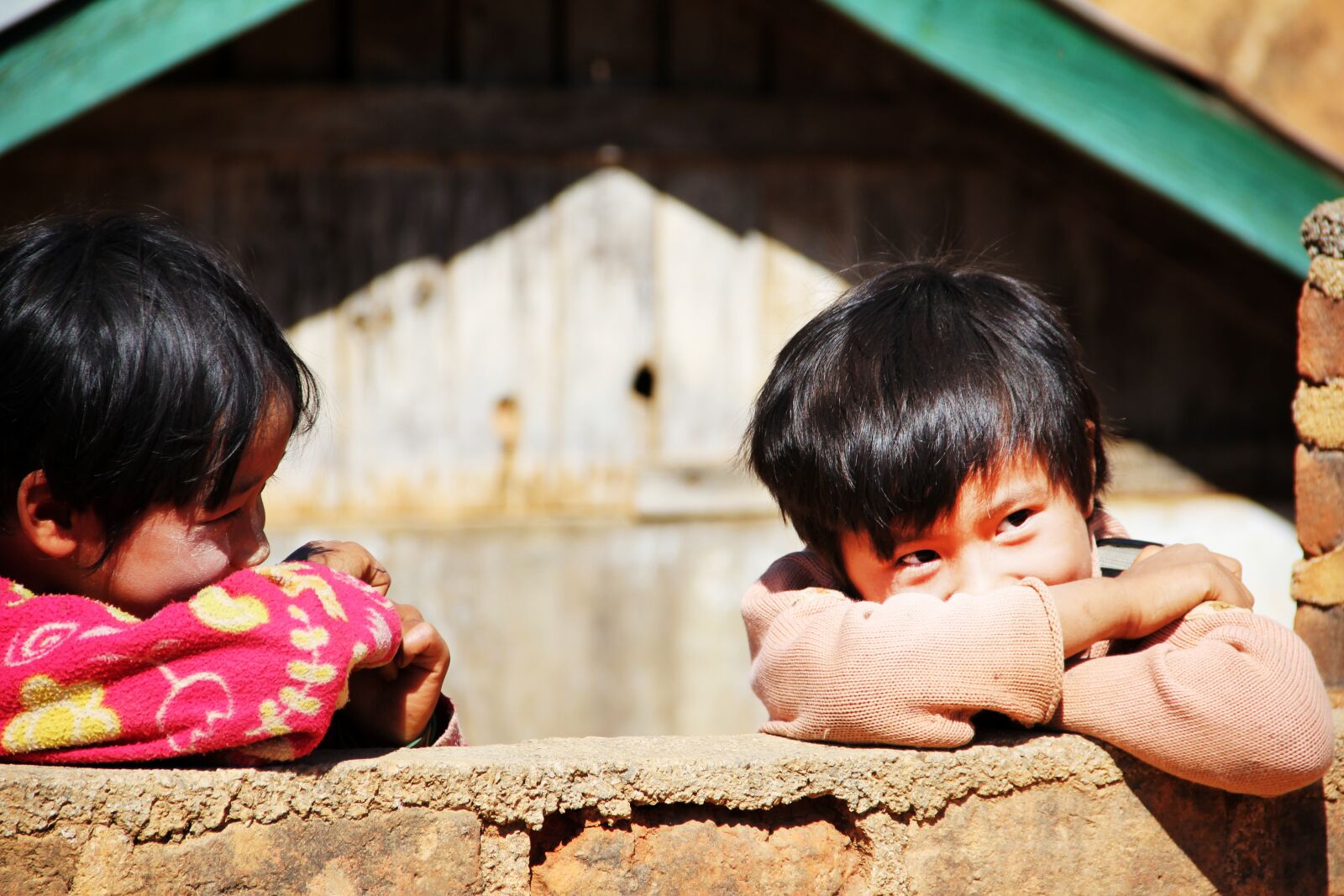 Canon EF-S 18-135mm F3.5-5.6 IS sample photo. Children, happy, laugh photography