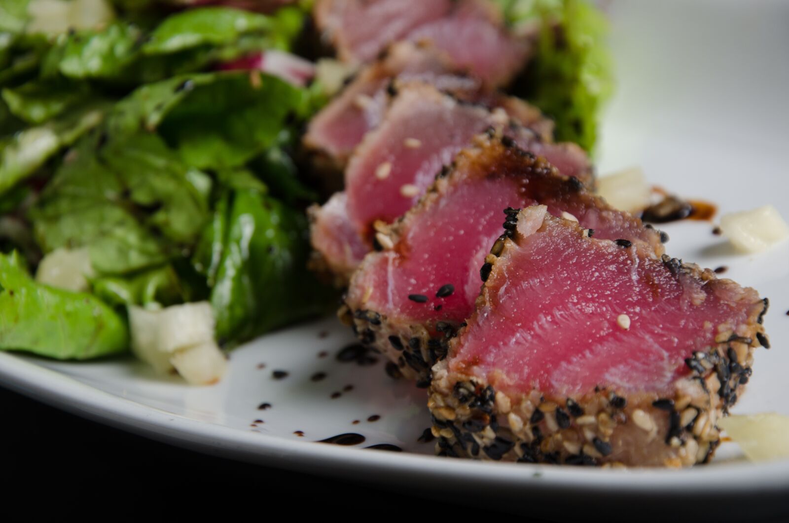 Nikon D7000 sample photo. Tuna, breaded, salad photography