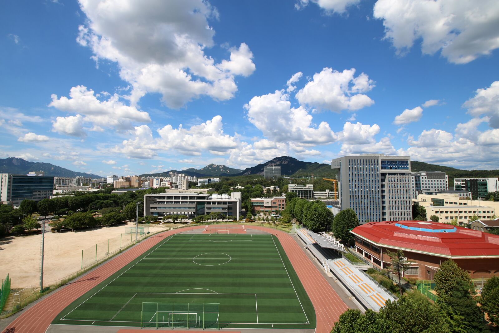 Canon EOS 750D (EOS Rebel T6i / EOS Kiss X8i) sample photo. School, seoul, university photography