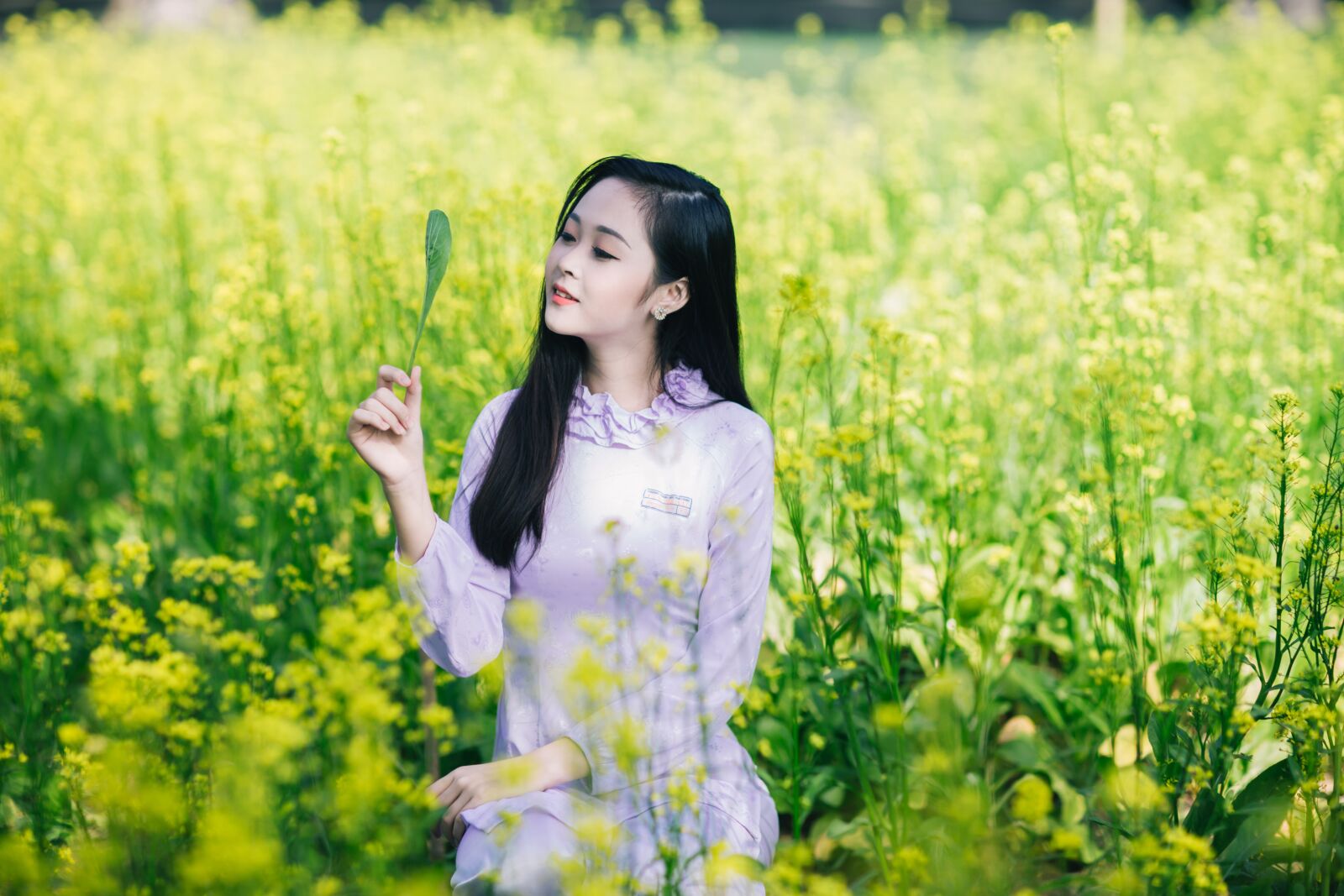 Canon EF 85mm F1.2L II USM sample photo. Girl, flower, garden photography