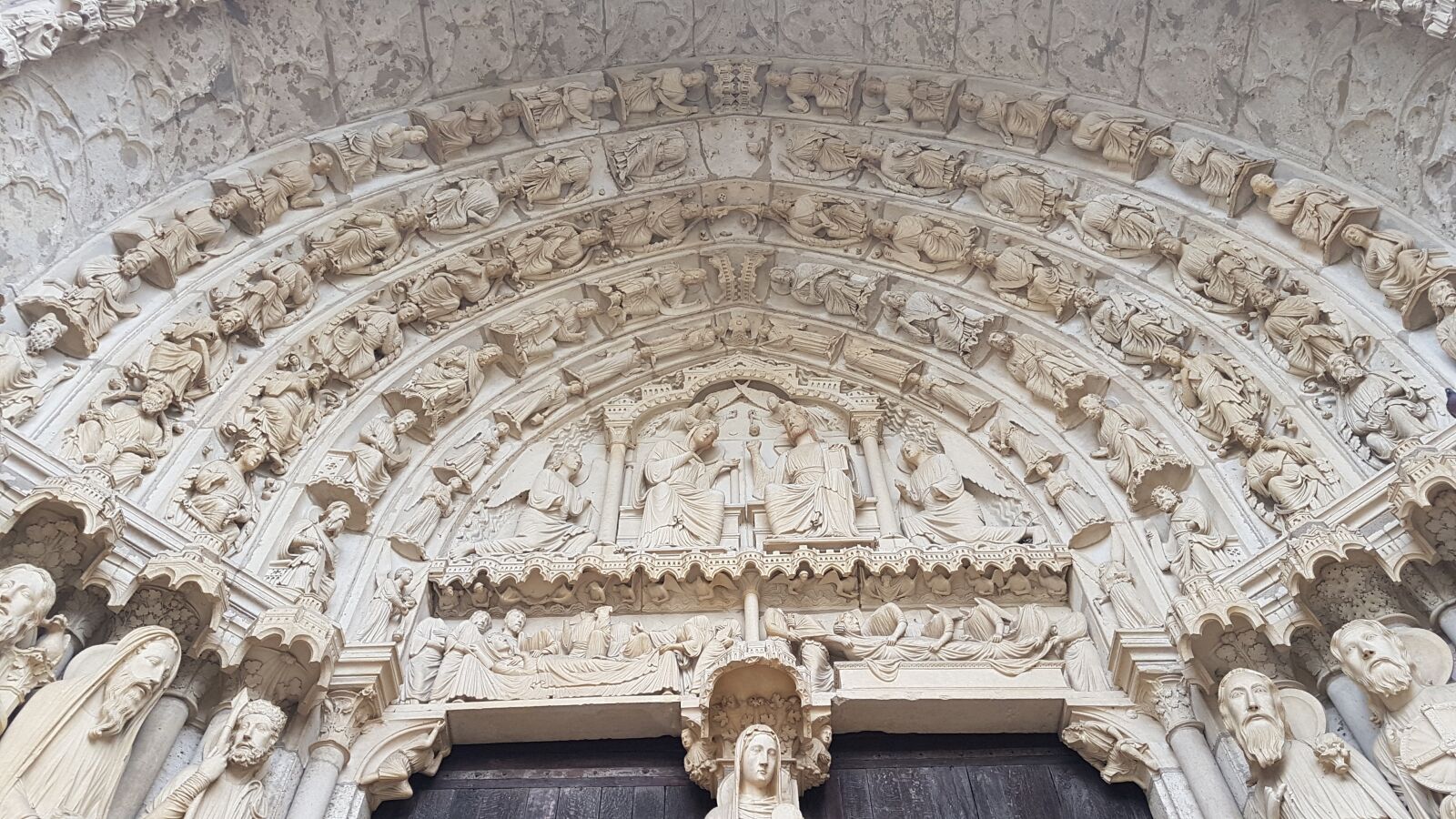 Samsung Galaxy S7 Edge sample photo. Chartres, cathedral, saints photography