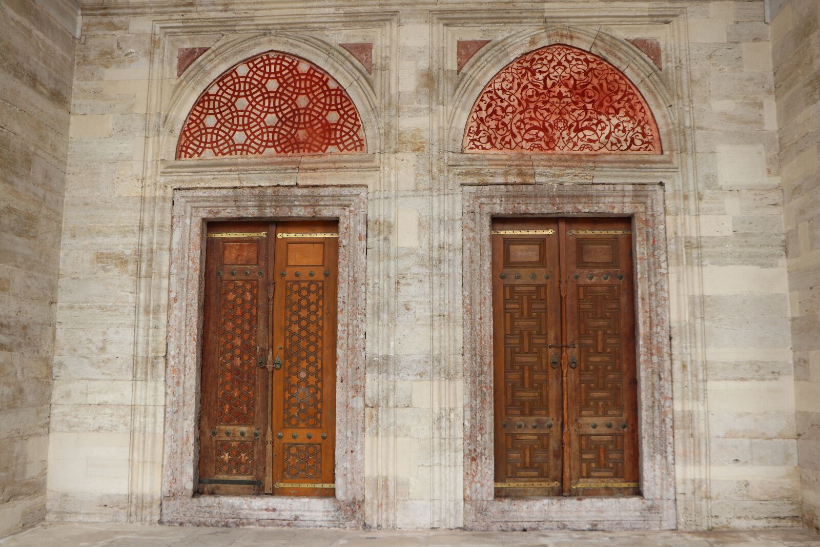 Canon EOS 77D (EOS 9000D / EOS 770D) sample photo. Door, cami, on photography