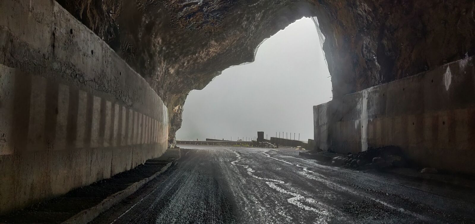 OnePlus A6000 sample photo. Tunnel, rainy, port photography