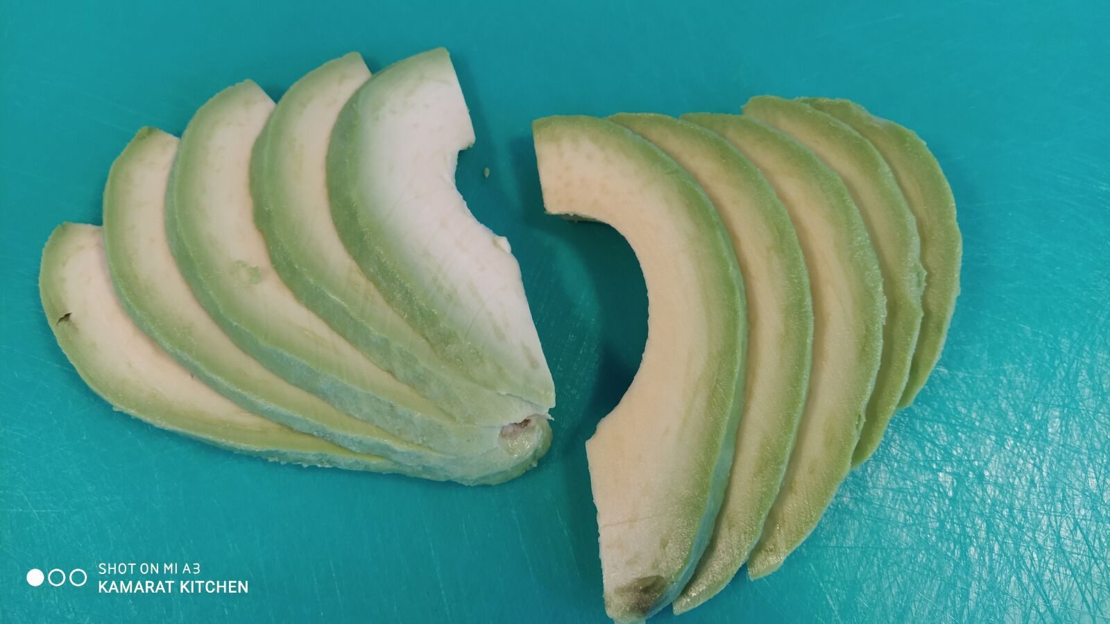 Xiaomi Mi A3 sample photo. Avocado, avocado slice, vegetarian photography