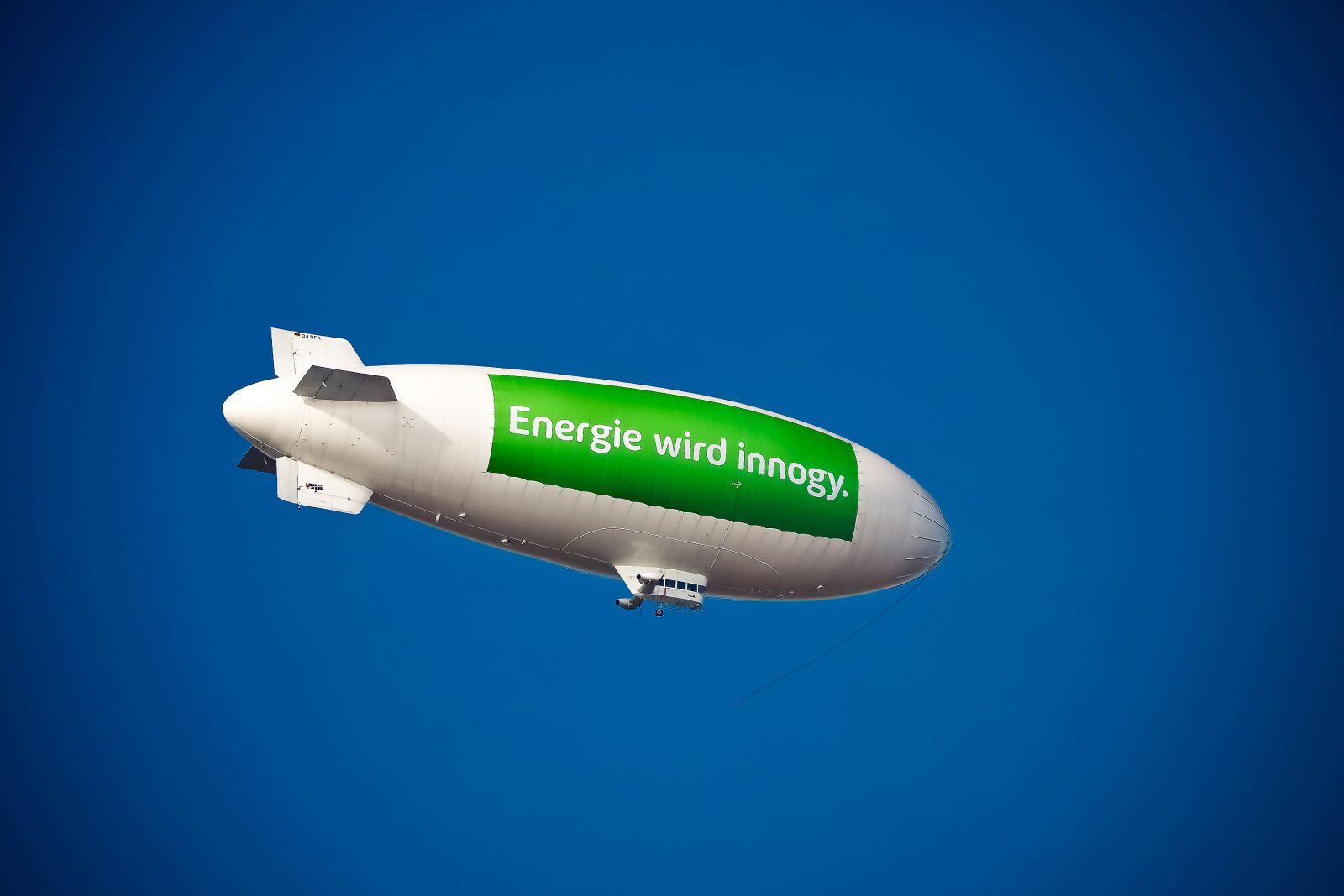 Olympus OM-D E-M10 sample photo. Zeppelin, airship, aircraft photography