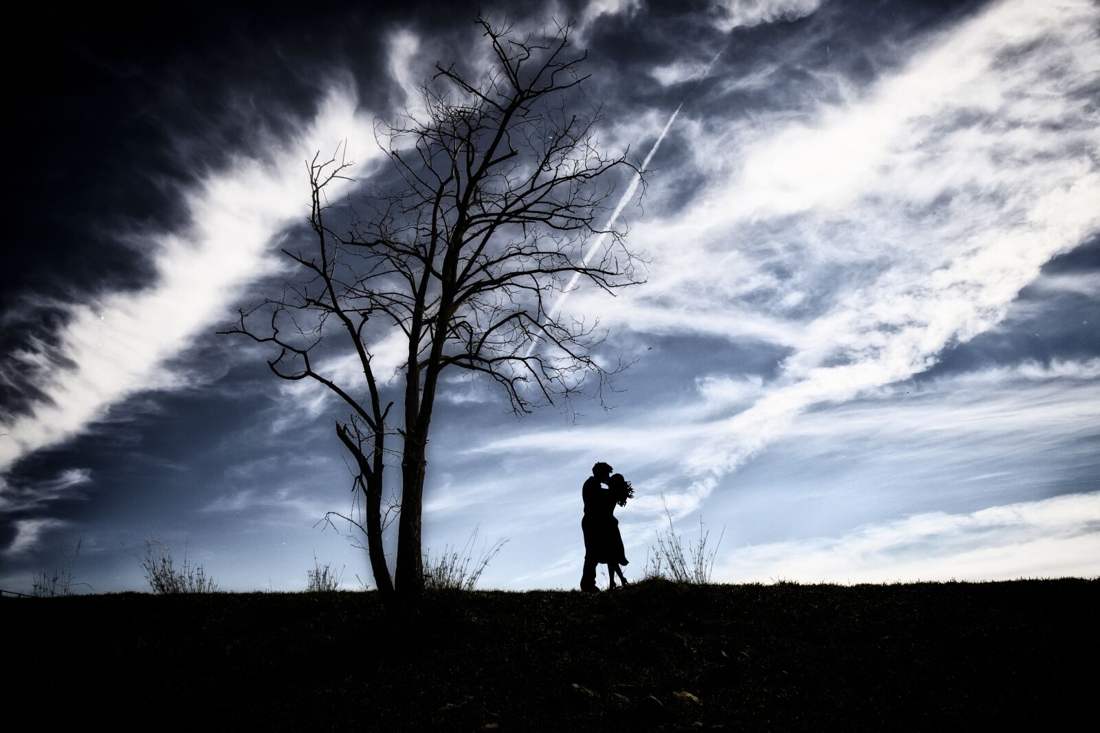 Canon EF 24-70mm F4L IS USM sample photo. Love, night, couple photography