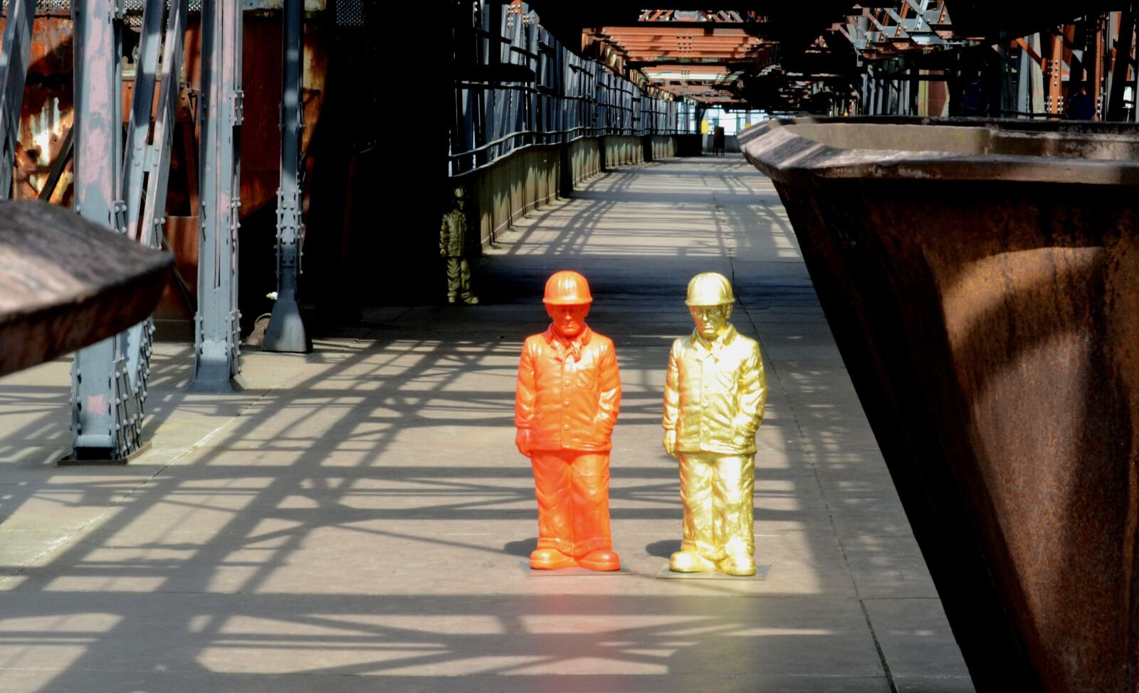 Nikon D3100 sample photo. Industrial archeology, workers, plastic photography