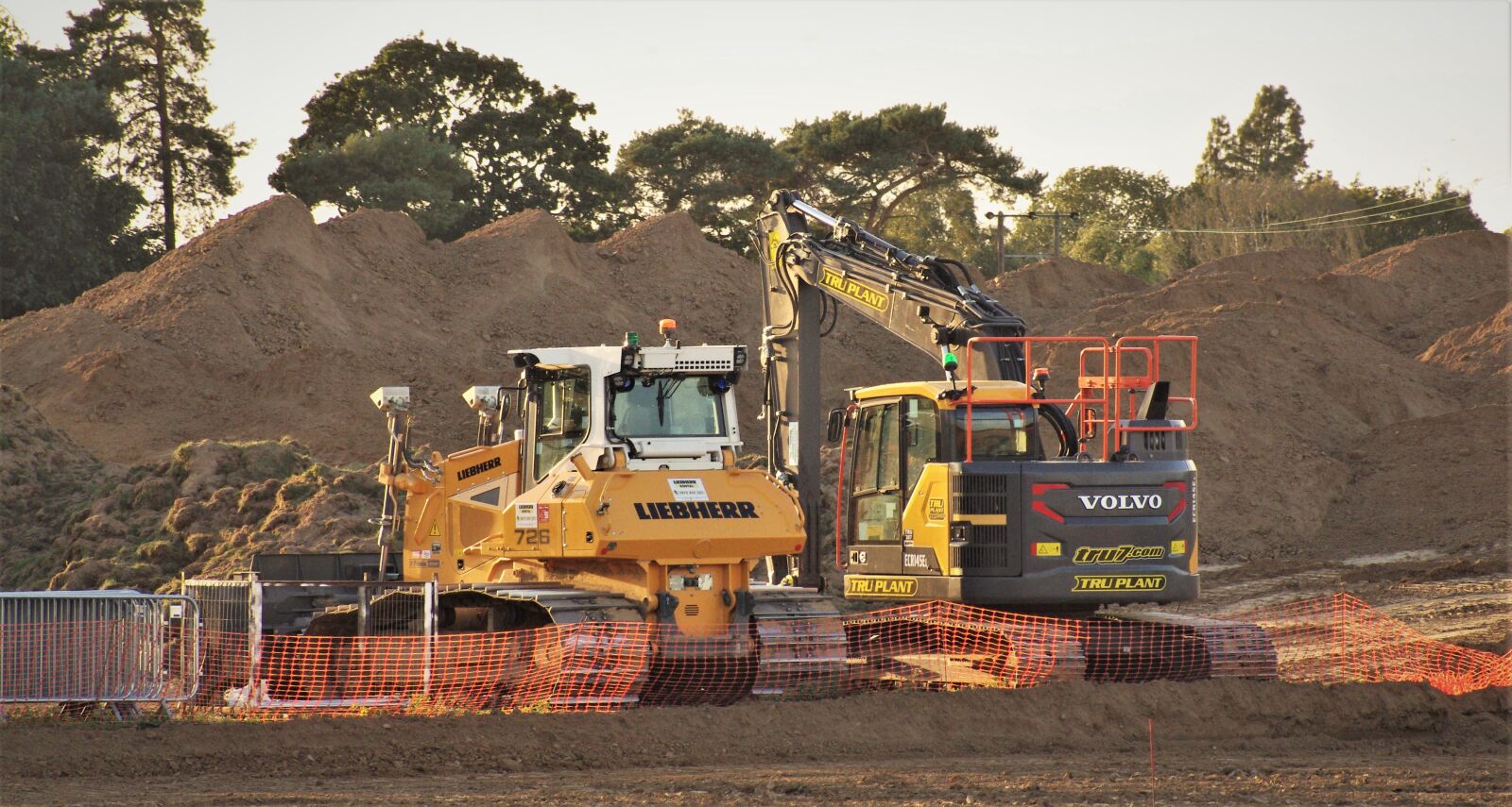 Pentax K-x sample photo. Bulldozer, excavator, construction photography