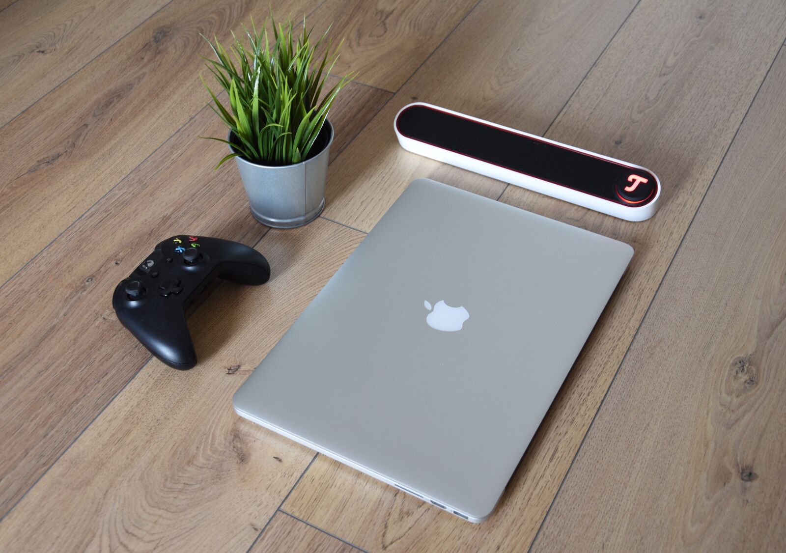 Nikon D5500 sample photo. Computer, decorative, plant, floor photography