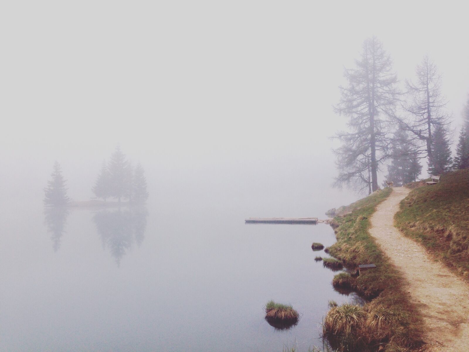 iPhone 5 back camera 4.12mm f/2.4 sample photo. Lake, fog, morning photography